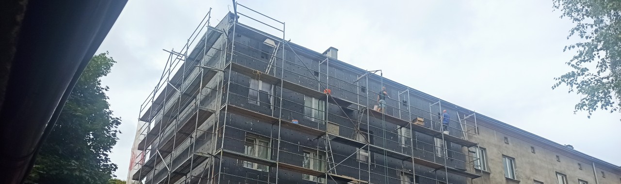 Postęp prac termomodernizacyjnych w budynku przy ul. Damrota 42 w Zabrzu