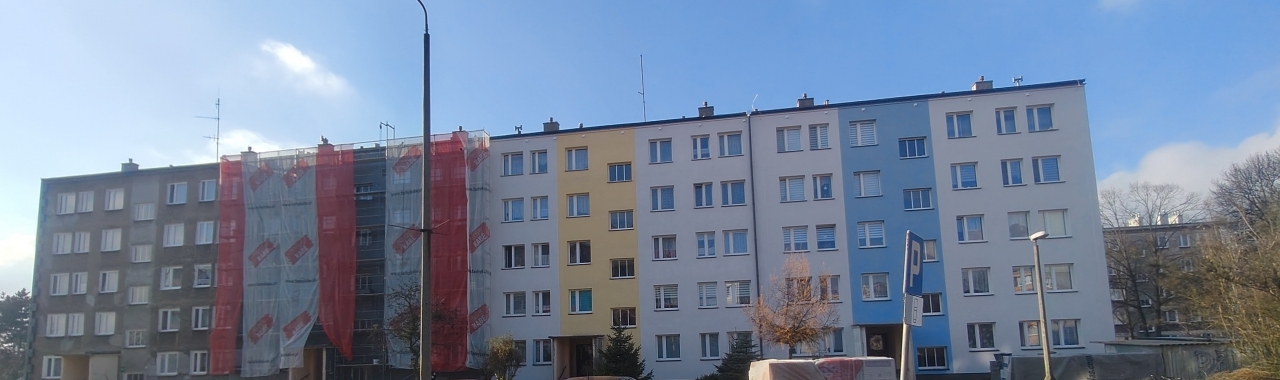 Postęp prac termomodernizacyjnych na budynku przy ul. Srebrnej 16 w Miasteczku Śląskim